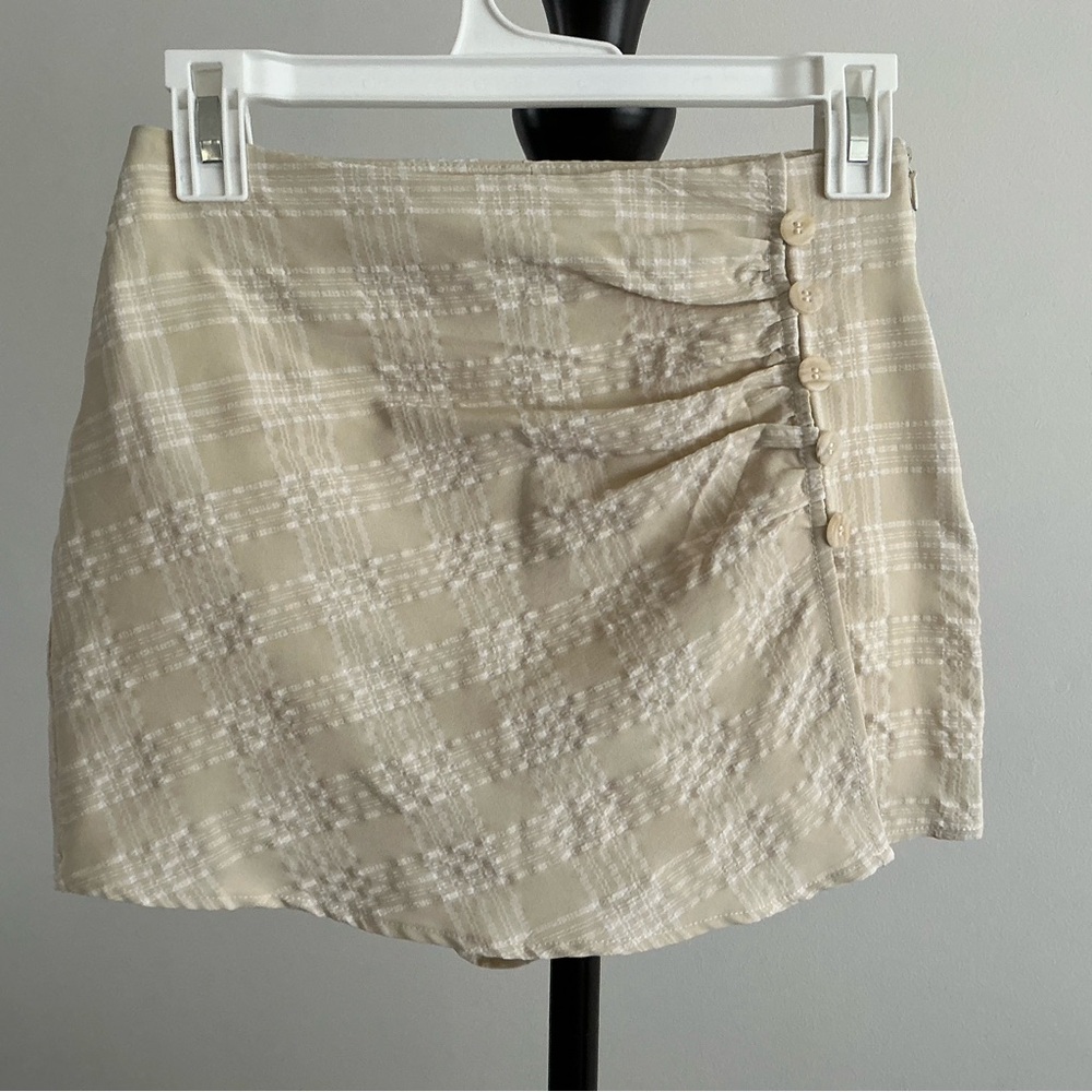 Forever 21 XS Oatmeal Checkered Skort Side Ruched